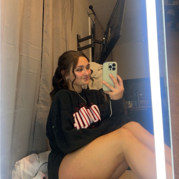 Meet your Posher, Amber - Picture 2 of 5